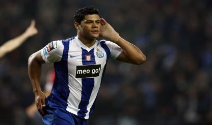 Hulk mantém FC Porto no topo da classificação